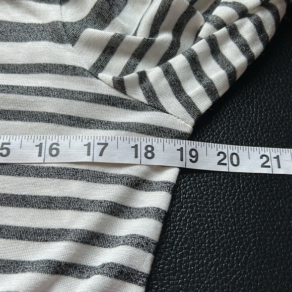 VINCE Variegated Deep Crewneck Top Oversized Shirt Knitted White Grey Stripe M - Picture 12 of 13